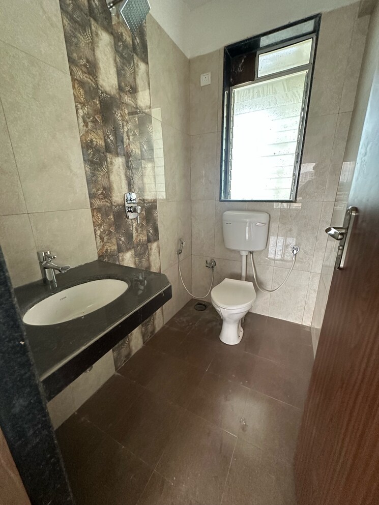 Bathroom, om-park-view 4 Bedroom 1550 Sq.Ft. Apartment In Barrister Nath Pai Nagar Mumbai 8618341
