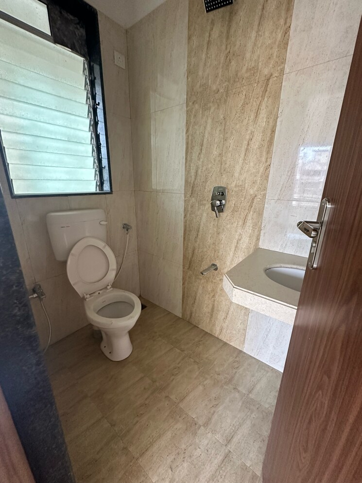 Bathroom, om-park-view 4 Bedroom 1550 Sq.Ft. Apartment In Barrister Nath Pai Nagar Mumbai 8618341
