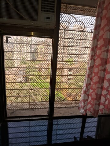 Bedroom in 2 BHK Apartment at Sion – for Rent