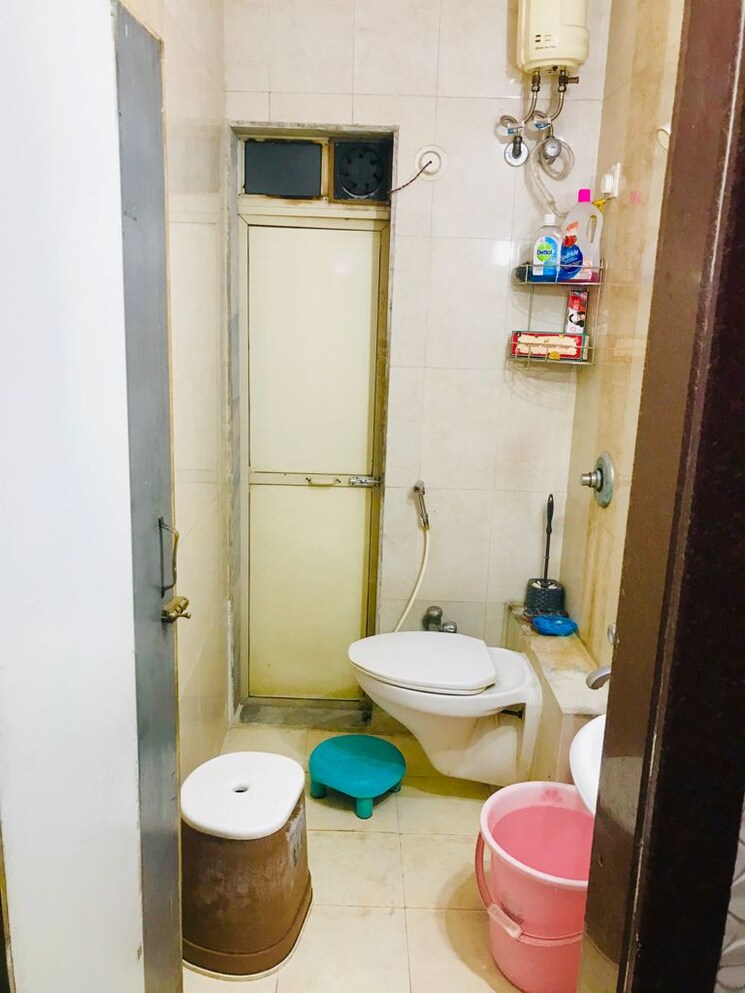 Bathroom, thane west 2 Bedroom 638 Sq.Ft. Apartment In Thane West Thane 8618376