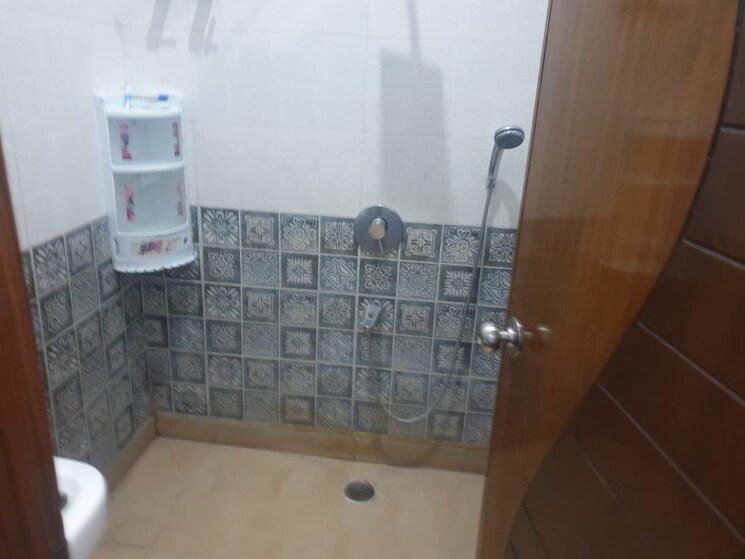 Bathroom, alpha 1 greater noida 2 Bedroom 60 Sq.Mt. Independent House In Alpha 1 Greater Noida Greater Noida 8618366