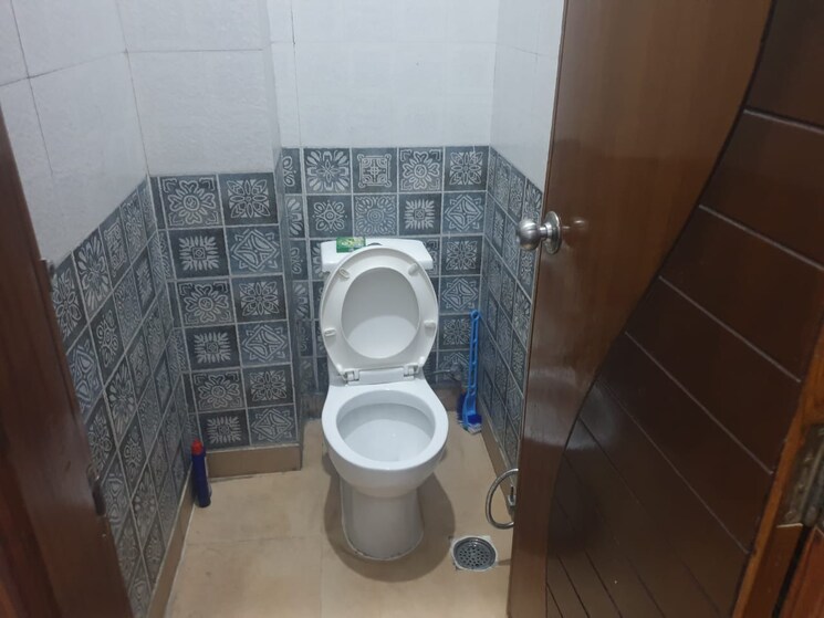 Bathroom, alpha 1 greater noida 2 Bedroom 60 Sq.Mt. Independent House In Alpha 1 Greater Noida Greater Noida 8618366