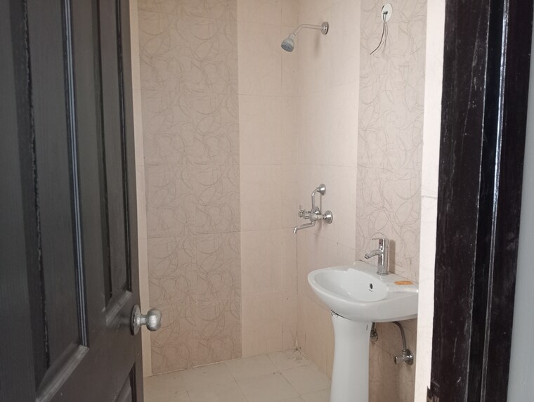 Bathroom, divine-meadows 2.5 Bedroom 1436 Sq.Ft. Apartment In Sector 108 Noida 8618393