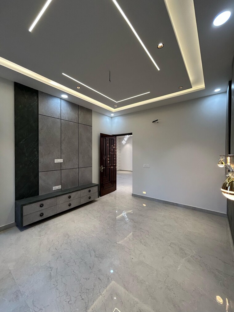 Room, sector 125 5 Bedroom 383 Sq.Yd. Independent House In Sector 125 Mohali 8618459