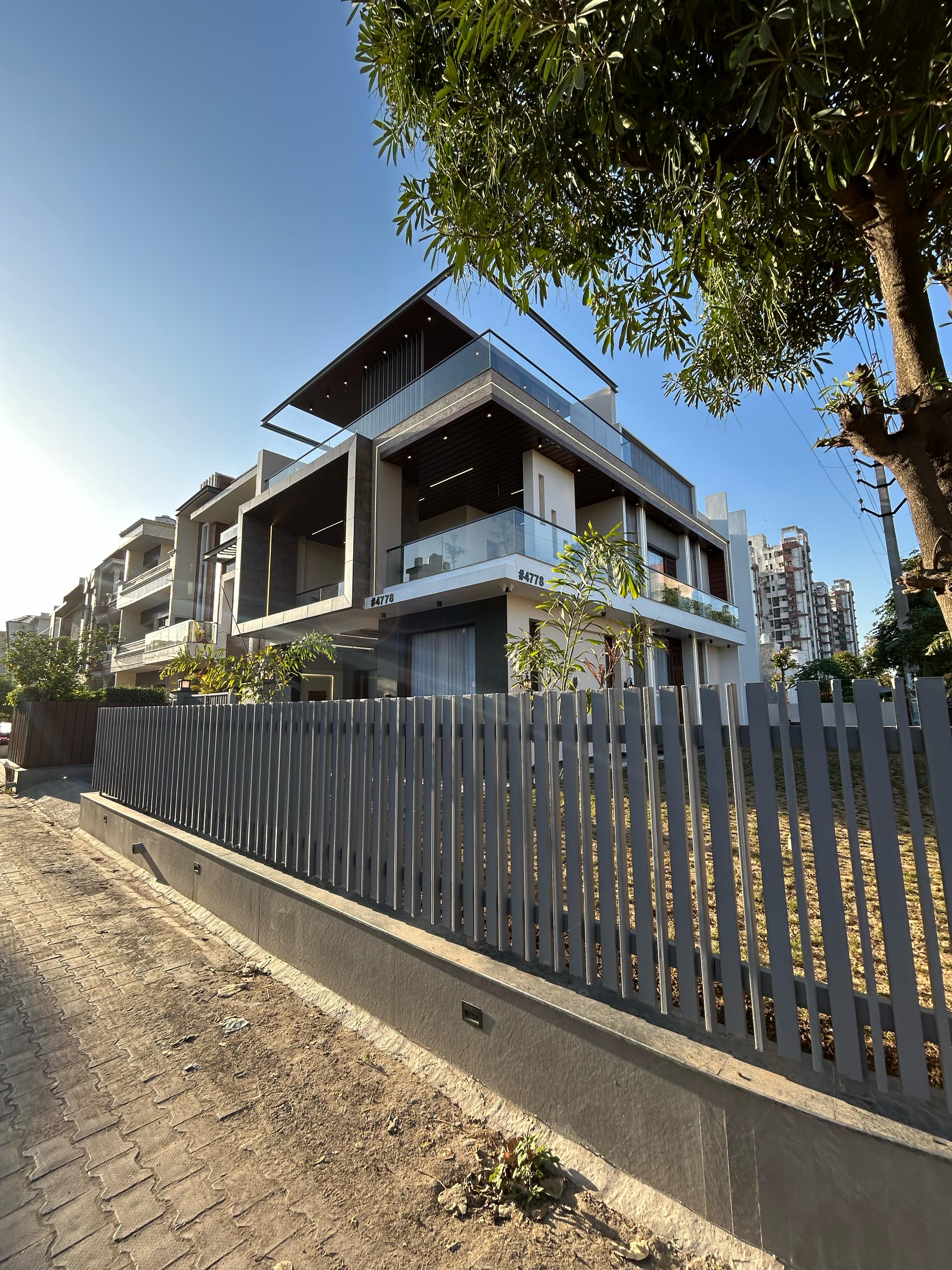 5 BHK + Pooja Room,Servant Room,Study Room,Extra Room Independent House For Sale in Real Estate Advisor 