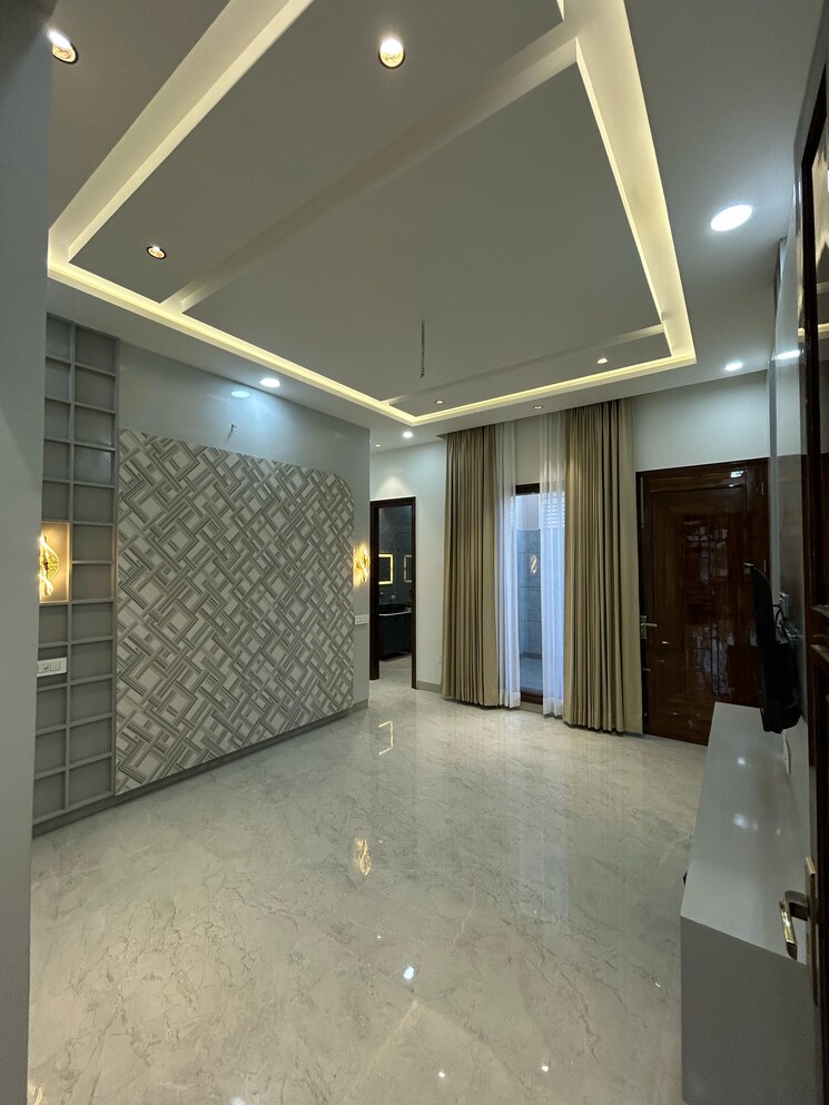 Room, sector 125 5 Bedroom 383 Sq.Yd. Independent House In Sector 125 Mohali 8618459