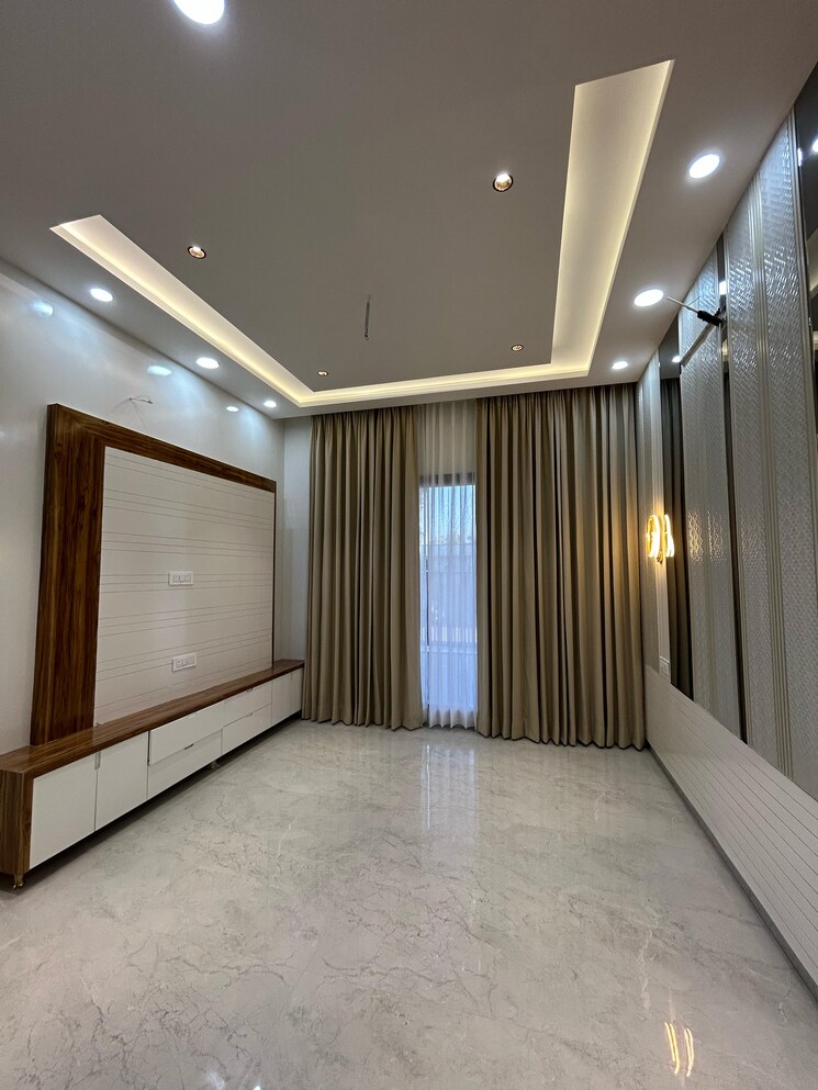 Room, sector 125 5 Bedroom 383 Sq.Yd. Independent House In Sector 125 Mohali 8618459