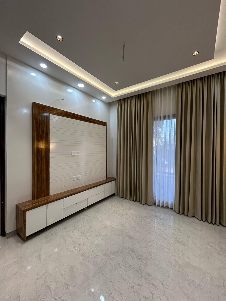 Room, sector 125 5 Bedroom 383 Sq.Yd. Independent House In Sector 125 Mohali 8618459