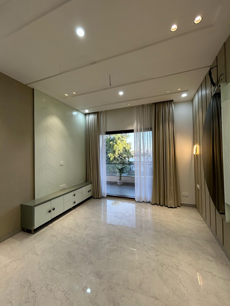 Room, sector 125 5 Bedroom 383 Sq.Yd. Independent House In Sector 125 Mohali 8618459