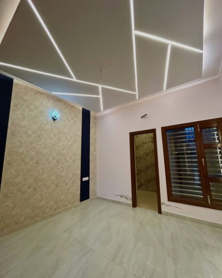 Room, sector 30 4 Bedroom 4500 Sq.Ft. Builder Floor In Sector 30 Faridabad 8618456