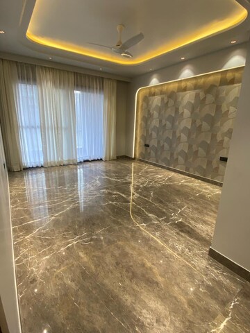 Room in 4 BHK Apartment at Sector 49 – for Sale