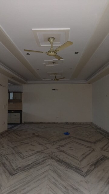 Room in 4 BHK Independent House at Dwarka Complex, Sector 16 – for Rent