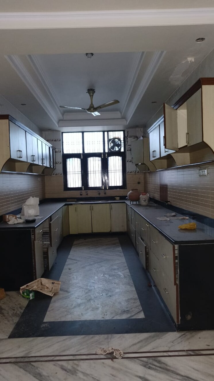 Kitchen, dwarka-complex 4 Bedroom 300 Sq.Yd. Independent House In Sector 16 Faridabad 8618480
