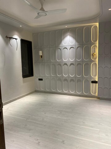 Room in 4 BHK Apartment at Sector 49 – for Sale