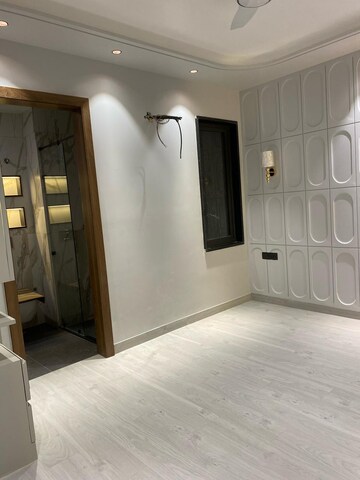 Room in 4 BHK Apartment at Sector 49 – for Sale