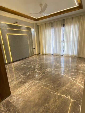 Room in 4 BHK Apartment at Sector 49 – for Sale