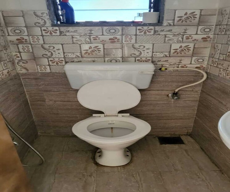 Bathroom, dadar east 1 Bedroom 450 Sq.Ft. Apartment In Dadar East Mumbai 8618478