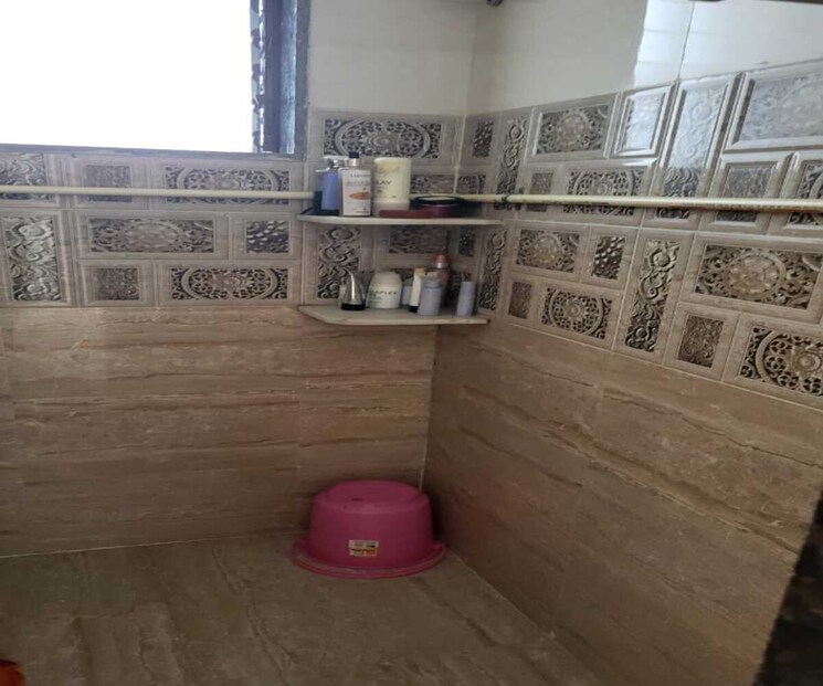 Bathroom, dadar east 1 Bedroom 450 Sq.Ft. Apartment In Dadar East Mumbai 8618478
