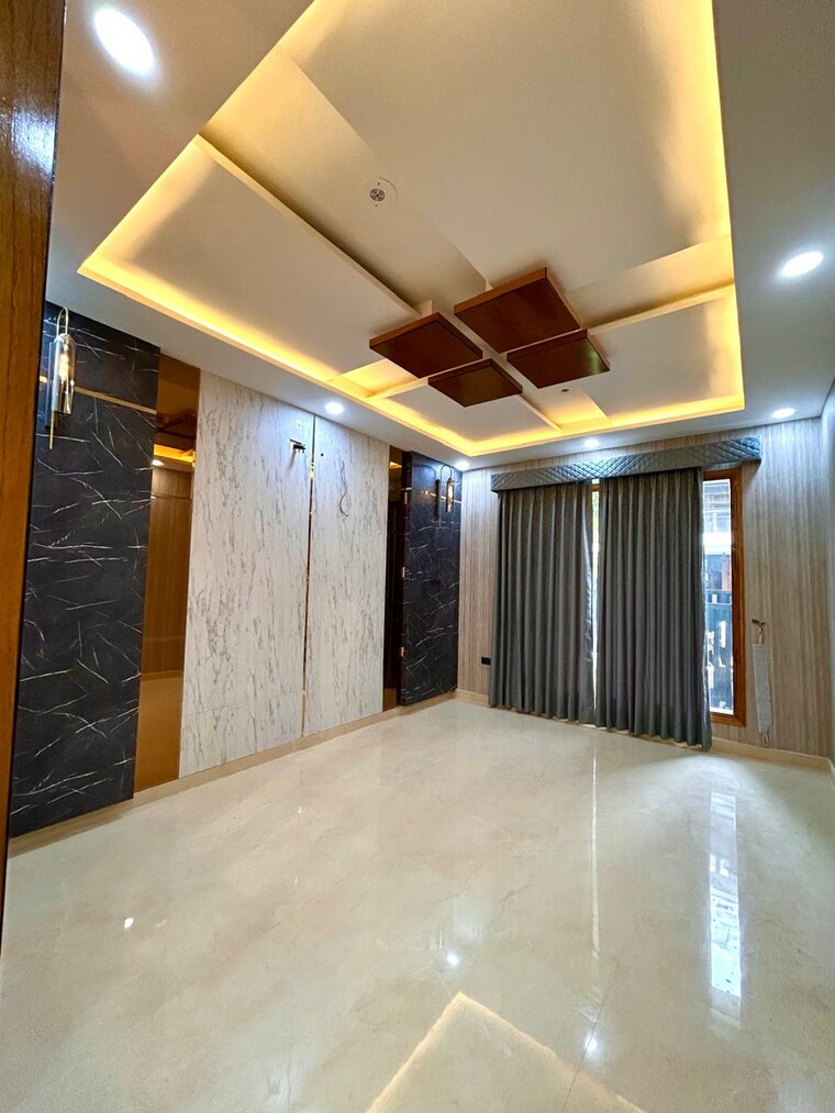Room, sector 125 5 Bedroom 233 Sq.Yd. Independent House In Sector 125 Mohali 8618515