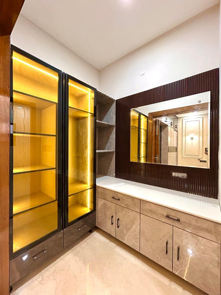 Room, sector 125 5 Bedroom 233 Sq.Yd. Independent House In Sector 125 Mohali 8618515