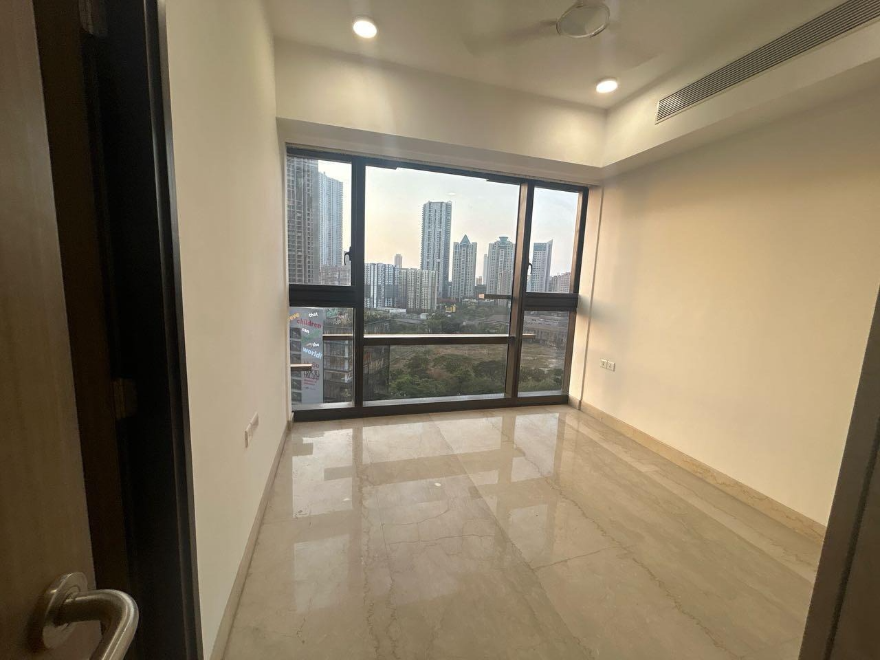 4 BHK + Pooja Room,Servant Room Apartment For Rent in Lodha The Park