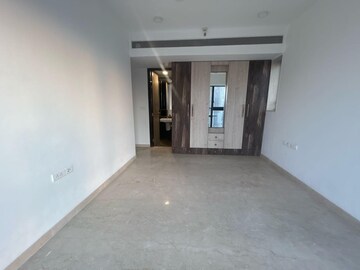 Room in 4 BHK Apartment at Lodha The Park, Worli – for Rent
