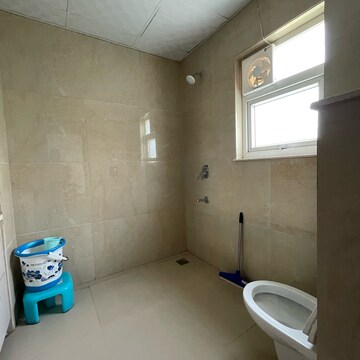 Bathroom in 4 BHK Builder Floor at BPTP Amstoria, Sector 102 – for Rent