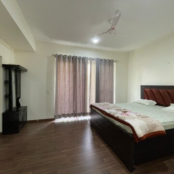 Bedroom in 4 BHK Builder Floor at BPTP Amstoria, Sector 102 – for Rent