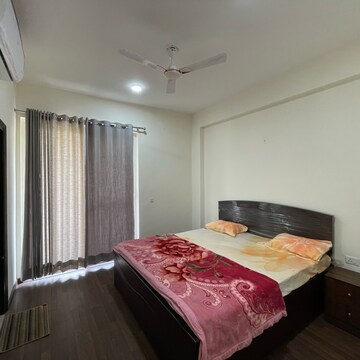 Bedroom in 4 BHK Builder Floor at BPTP Amstoria, Sector 102 – for Rent
