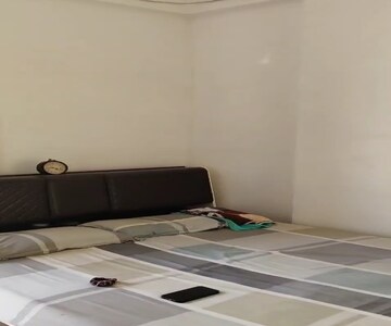 Bedroom in 2 BHK Apartment at Matunga East – for Rent