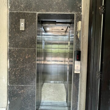 Building Lobby in 4 BHK Builder Floor at BPTP Amstoria, Sector 102 – for Rent