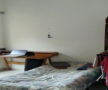 Bedroom in 2 BHK Apartment at Matunga East – for Rent