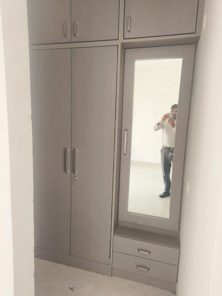 Room, sector 52 5 Bedroom 3300 Sq.Ft. Apartment In Sector 52 Gurgaon 8618584