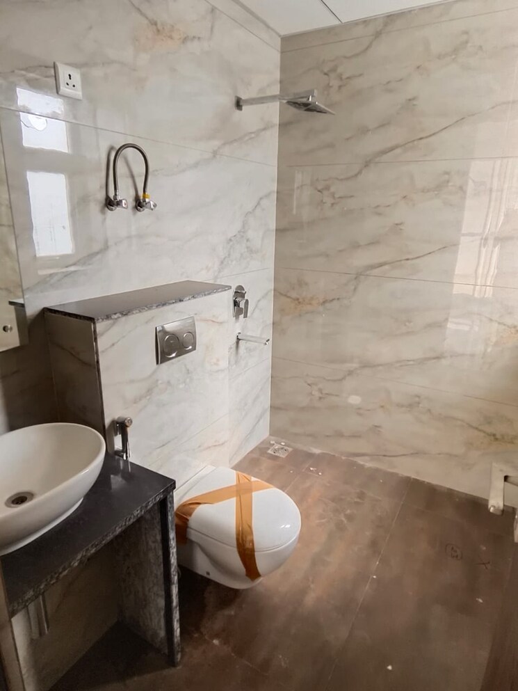 Bathroom, sector 52 5 Bedroom 3300 Sq.Ft. Apartment In Sector 52 Gurgaon 8618584