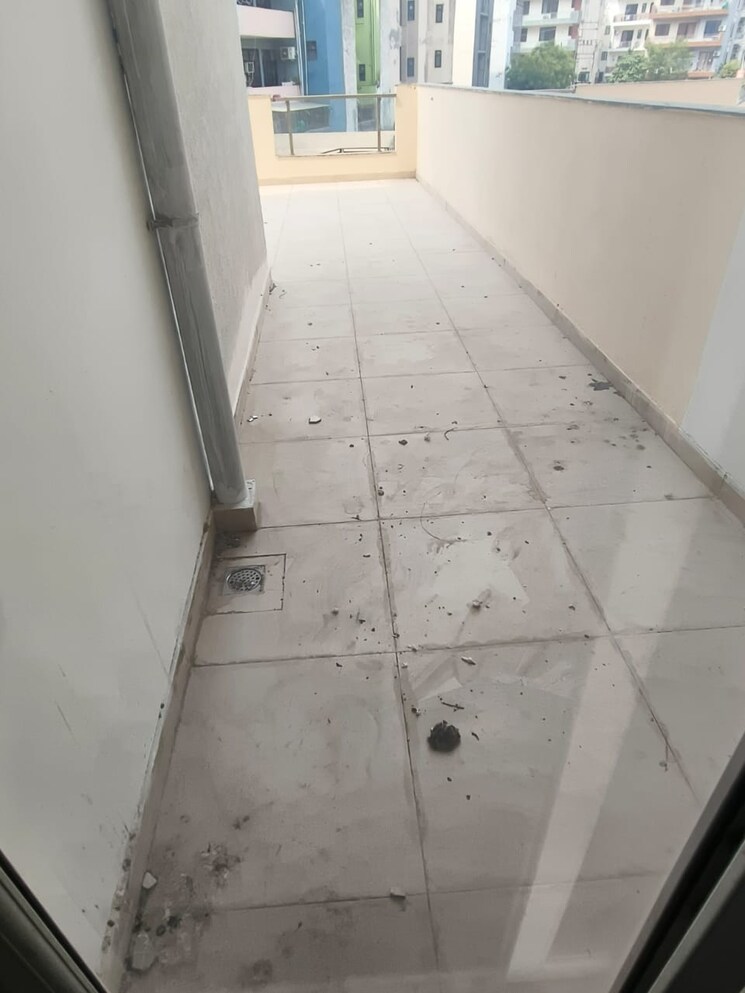 Balcony, sector 52 5 Bedroom 3300 Sq.Ft. Apartment In Sector 52 Gurgaon 8618584