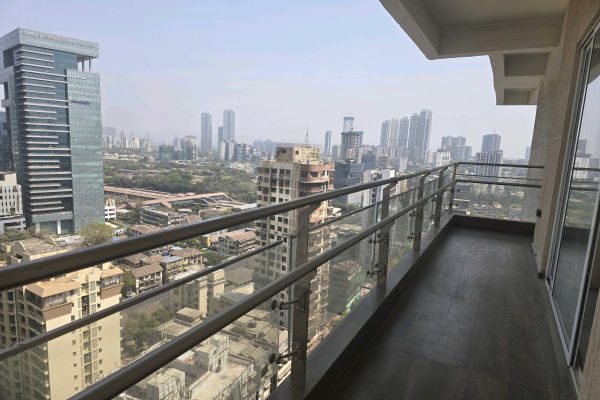 3 BHK + Servant Room Apartment For Rent in Indiabulls Sky Forest