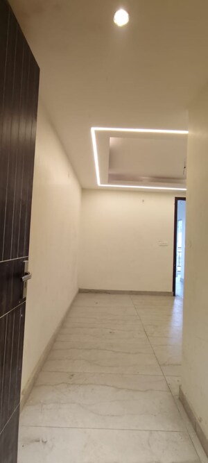 Room in 3 BHK Builder Floor at Phi Iv Greater Noida – for Sale