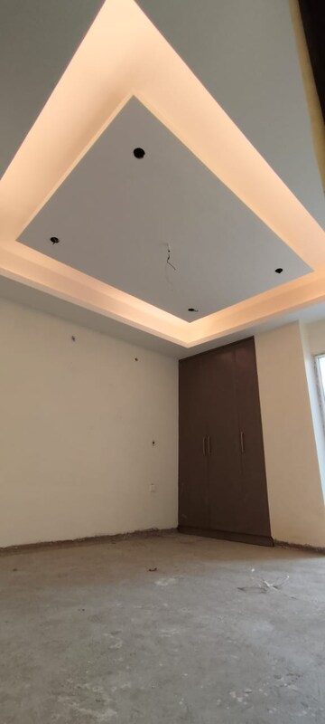 Furnished Amenities in 3 BHK Builder Floor at Phi Iv Greater Noida – for Sale