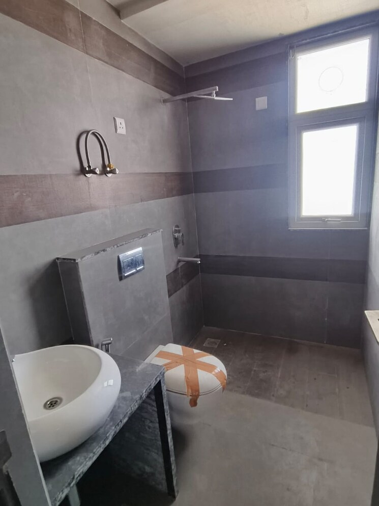 Bathroom, sector 52 5 Bedroom 3300 Sq.Ft. Apartment In Sector 52 Gurgaon 8618636