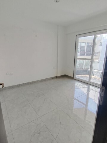 Room in 5 BHK Apartment at Sector 52 – for Sale