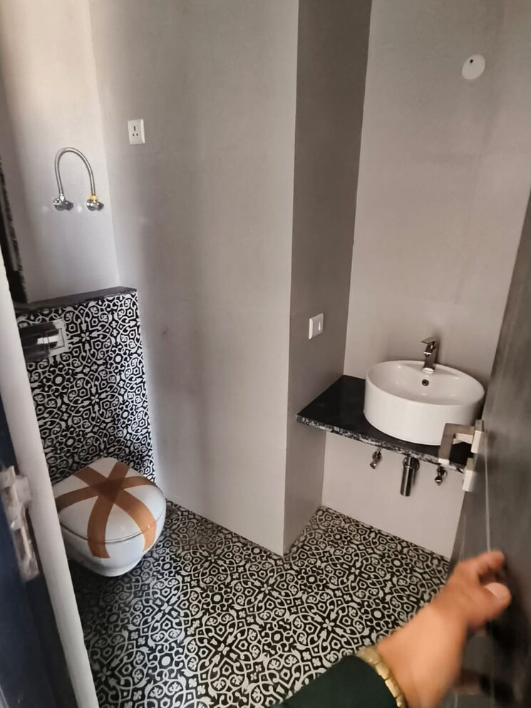 Bathroom, sector 52 5 Bedroom 3300 Sq.Ft. Apartment In Sector 52 Gurgaon 8618636