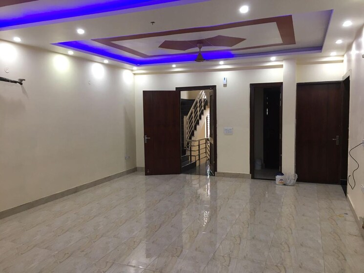 Room, parklands 3 Bedroom 300 Sq.Yd. Builder Floor In Sector 85 Faridabad 8618675