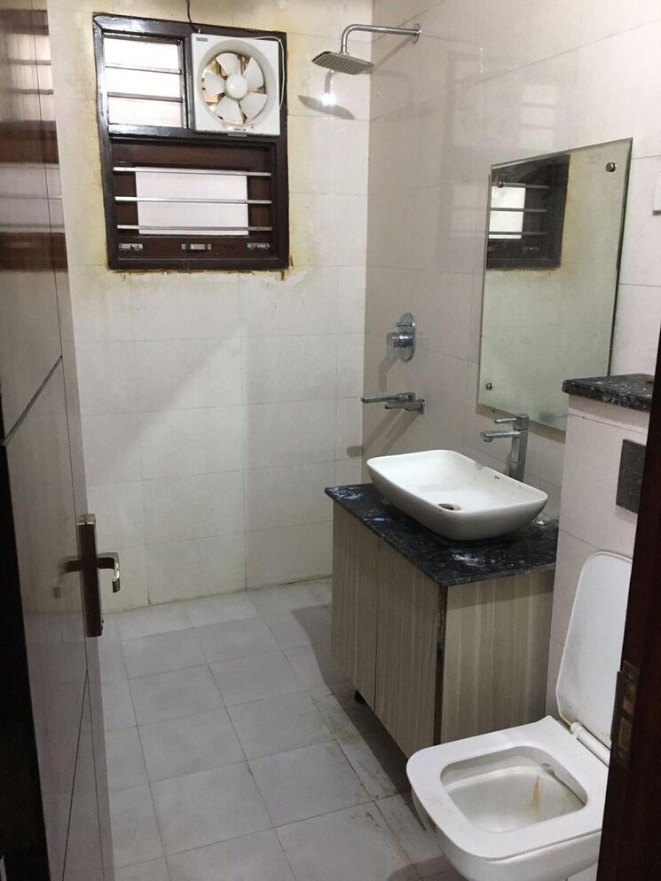 Bathroom, parklands 3 Bedroom 300 Sq.Yd. Builder Floor In Sector 85 Faridabad 8618675
