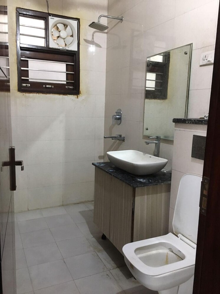 Bathroom, parklands 3 Bedroom 300 Sq.Yd. Builder Floor In Sector 85 Faridabad 8618675