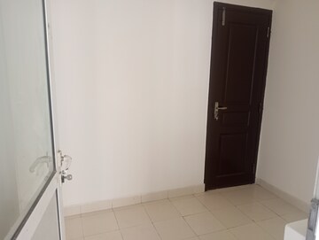 Room in 3 BHK Apartment at Lotus Panache, Sector 110 – for Rent