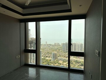 Room in 4 BHK Apartment at Lodha Trump Tower, Worli – for Rent