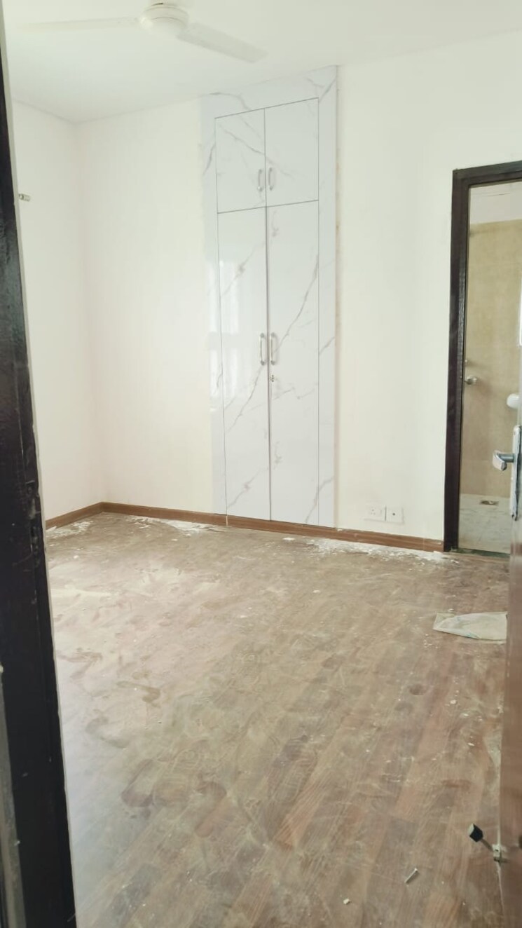 Room, parklands 3 Bedroom 250 Sq.Yd. Builder Floor In Sector 85 Faridabad 8618765