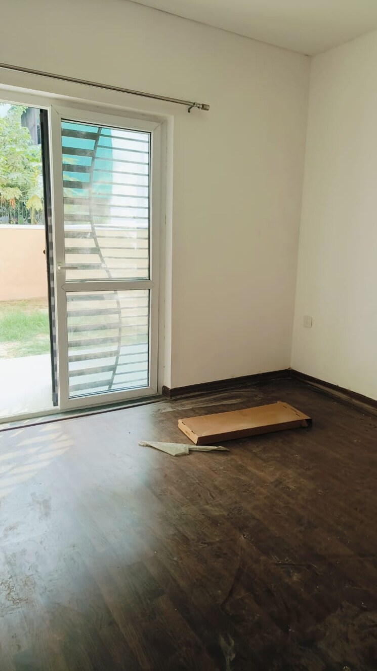 Room, parklands 3 Bedroom 250 Sq.Yd. Builder Floor In Sector 85 Faridabad 8618765