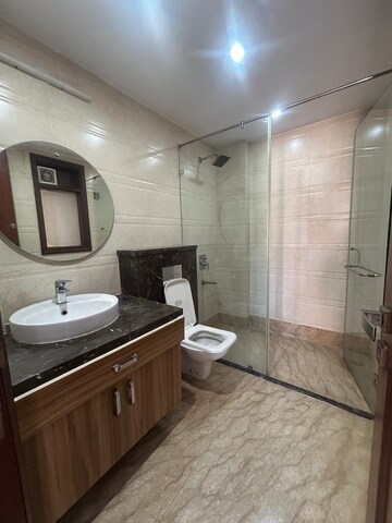 Bathroom in 4 BHK Apartment at Veera Safdarjung Enclave, Safdarjung Enclave – for Rent