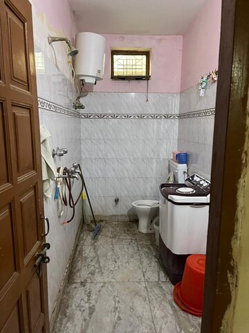 Bathroom in 1 BHK Apartment at Relaxo Apartment, Sector 46 – for Rent